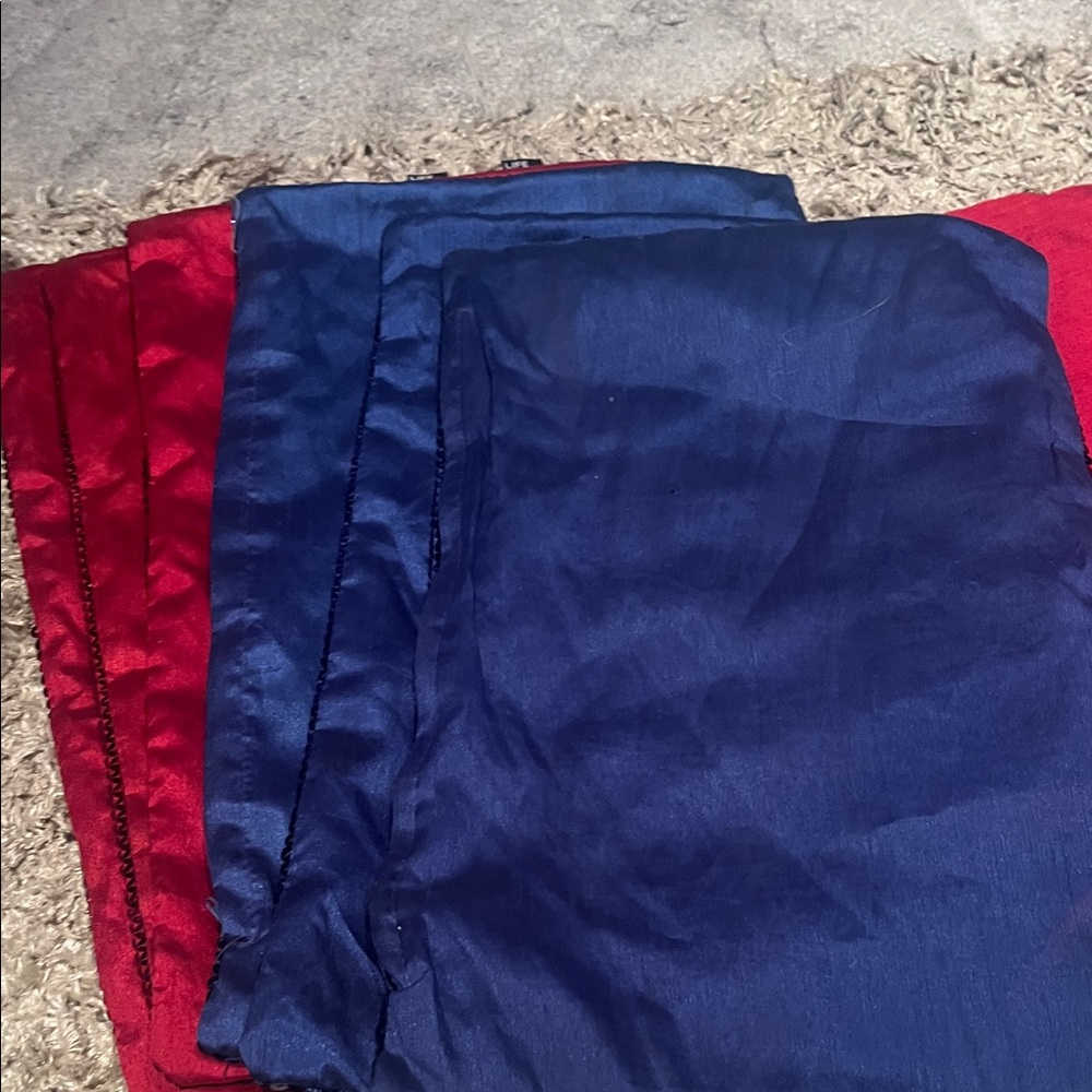 9 pieces case pillows Vibrant Red and Blue Sequin Fabric for case pillow decor - Picture 6 of 7